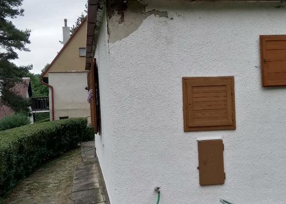 Zednická oprava fasády chaty