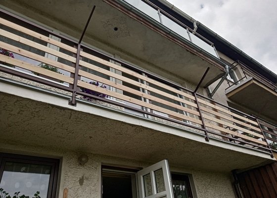 Rekonstrukce dvou balkonů u řadového domu