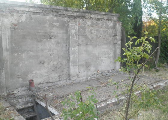 Betonová deska nad sklep, jako základ pod zahradní domek cca 4x2m, + oprava přilehlé zdi/omítky/