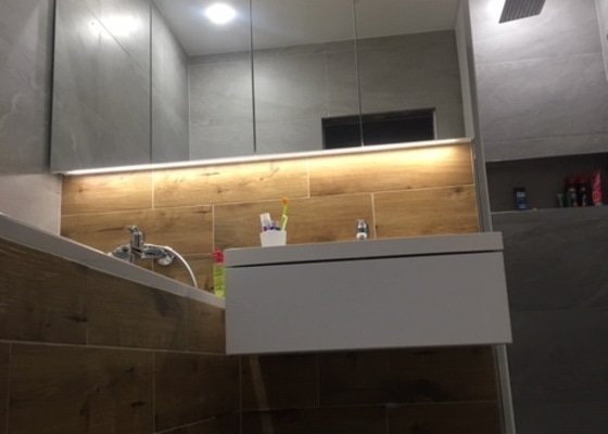 Koupelnová skříňka s LED osvětlením