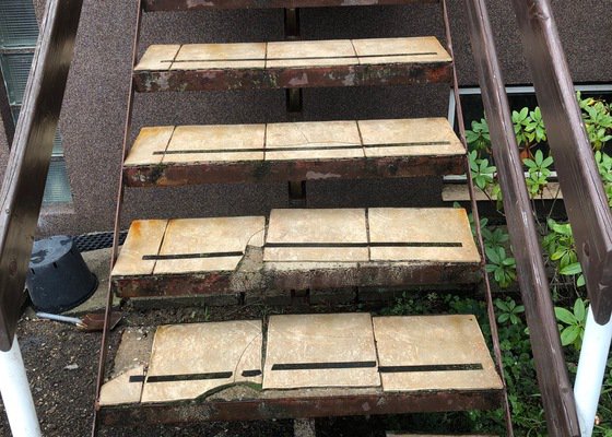 Ocelové rošty na schody
