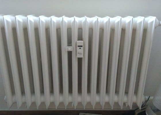 Výměna 4 litinových radiátorů v panelovém bytě