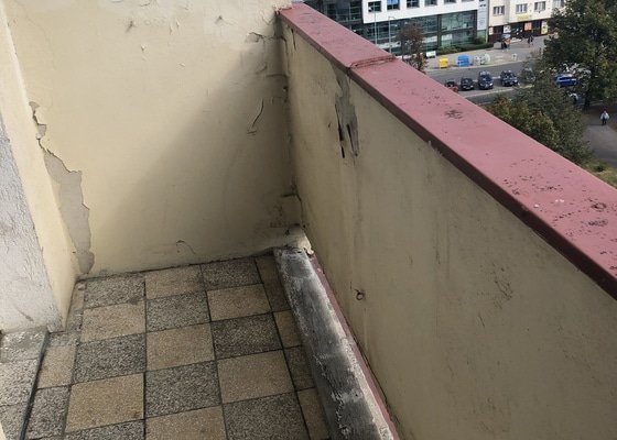 Úklid holubího trusu na balkóně / SPĚCHÁ