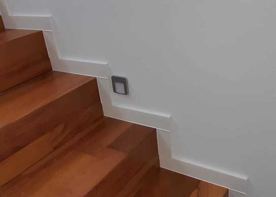 Montáž dřevěné podlahy a obklad schodů