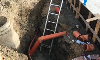 Výkopové práce / napojení vody+kanalizace