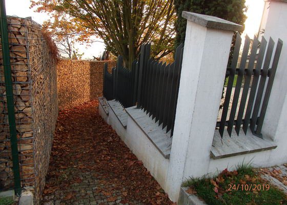 Oprava podezdívky plotu