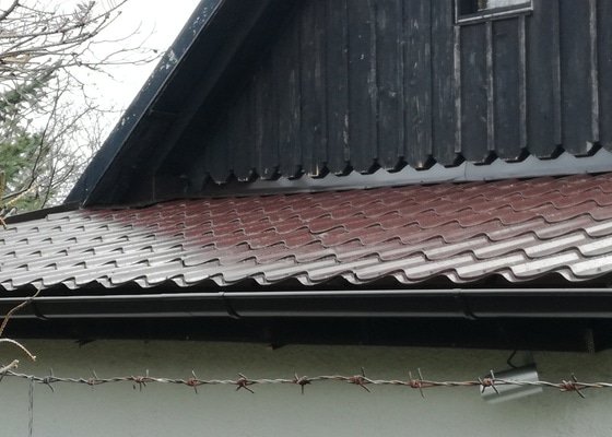 Rekonstrukce části střechy,izolace okolo komina