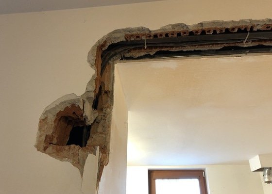 Zdění a nastavení sádrokartonu (+ finální začištění) po vybouraných příčkách v bytě