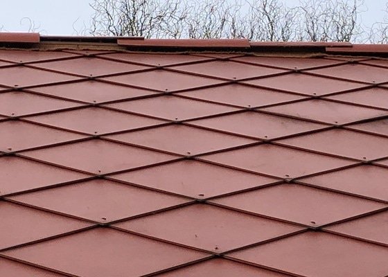 Opravu eternitové střechy na chatě, cca 9 m