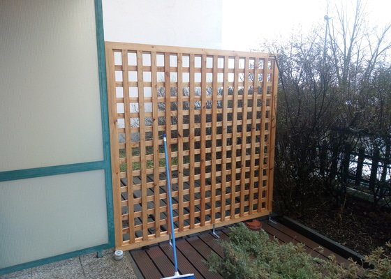 Vyhotovení dřevěné mříže - dělícího plotu, demontáž starého, montáž nového