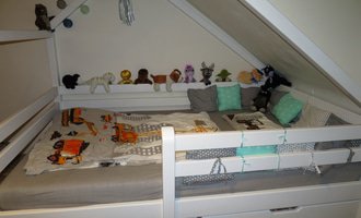 Dětská domečková postel na míru