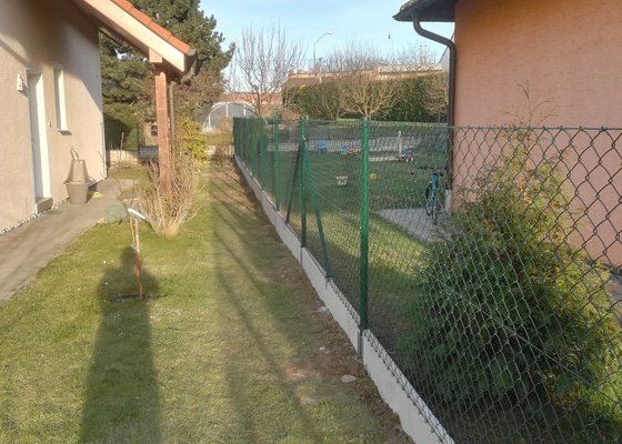 Výstavba plotu