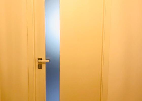 Výroba a montáž interierových dveří v panelovém bytě