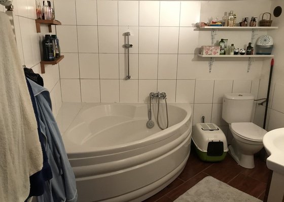 Kompletní výměna obkladů a dlažby v koupelně, obezdění a obložení vany