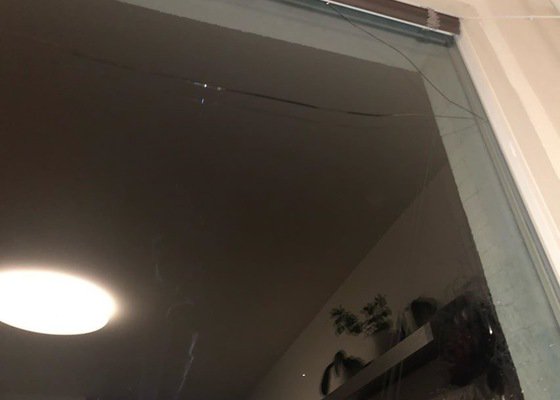 Výměna prasklého skla na okně