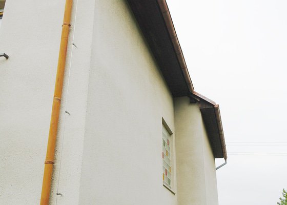 Výměna okapových žlabů, údržba prvků na okraji střechy