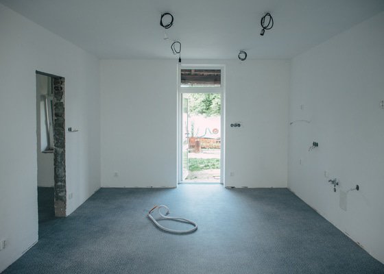 Pokládka podlahy v rekonstruovaném domě (70 m²)