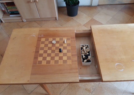 Renovace dřevěného stolu