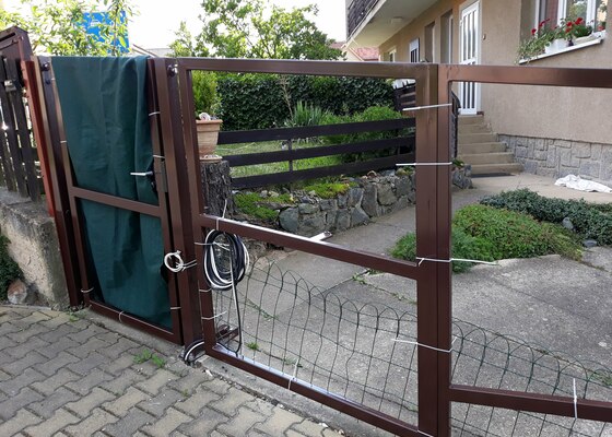 Nestandartní vjezdová vrata na zahradu