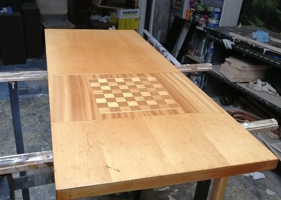 Renovace dřevěného stolu