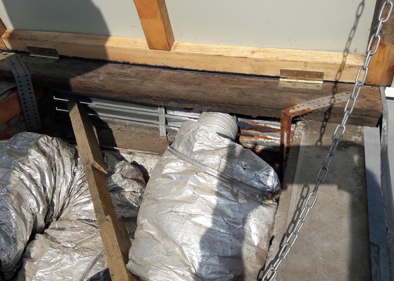 Oprava vývodů z digestoří a mřížek na střeše bytového domu