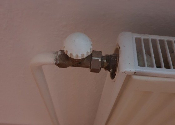 Vymena rucnich ventilu a hlavic radiatoru za termostaticke