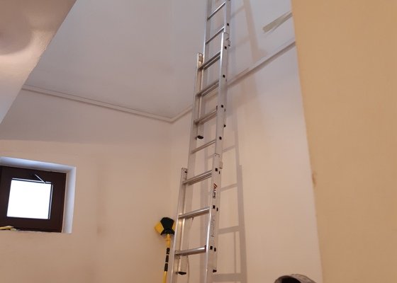 Začištění stěn / příprava na montáž / vymalování před instalací nových schodů