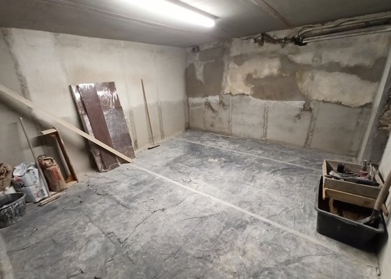 Hlazená betonová podlaha 18m2 ve sklepě