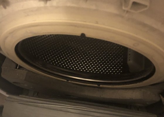 Nasazení silikonového těsnění na buben pračky