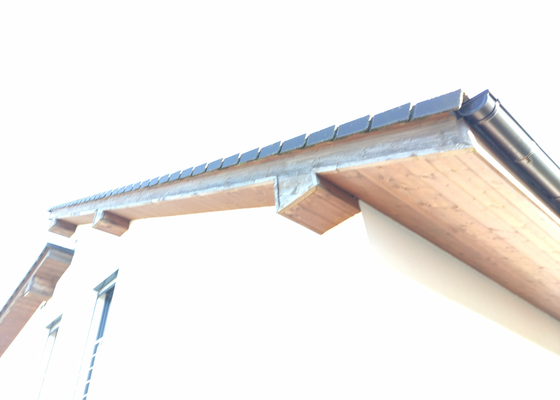 Montáž okapového žlabu na bok střechy