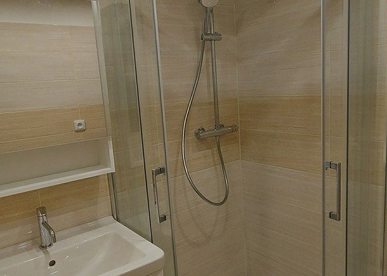 Renovace panelového bytového jádra včetně výměny vany za sprchový box a souvisejících úprav