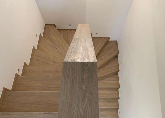 RD Věteřov - kompletní dodání vinylových schodů a podlah