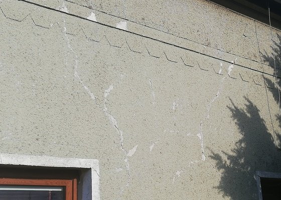 Stáhnutí obvodových zdí u rodinného domku pomocí táhel, případně zajištění statiky domku