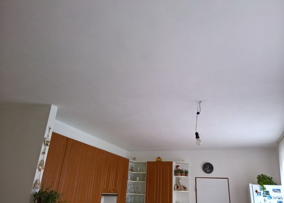 Strhnuti polystyrenovych kazet a perlinka na strop 30m2