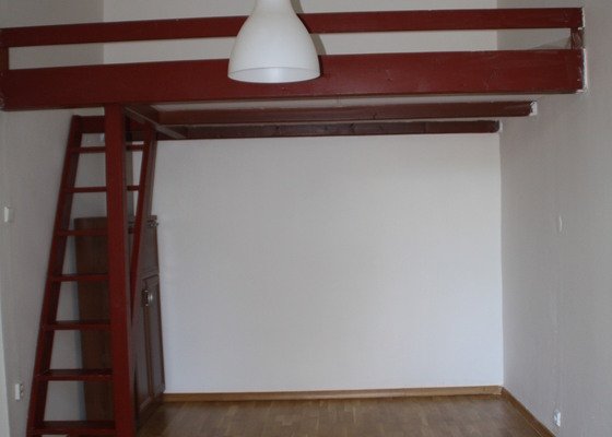 Malování bytu včetně kompletního úklidu ( vysoké stropy 3,80 m2)