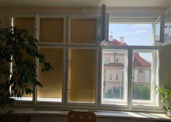 Zaměření a instalace zatemňovací rolety do špaletového okna