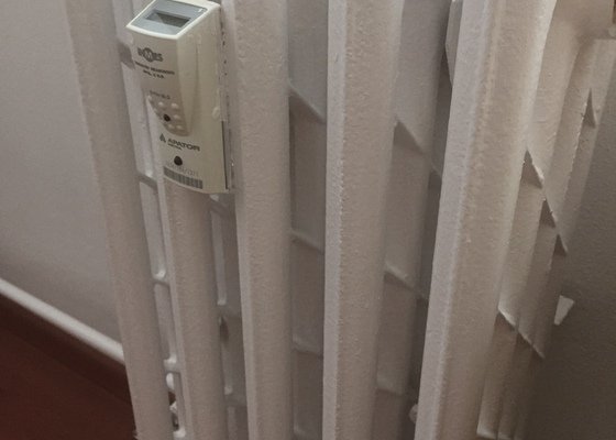 Nátěr radiátorů ve 3 místnostech - panelákový byt