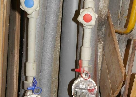 Vodoinstalace - výměna starých kovových trubek od stoupačky k baterii