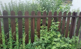 Oprava plotu - ocelová konstrukce + dřevěné plaňky