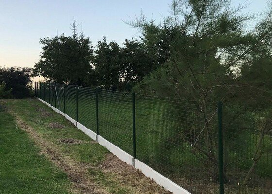 Montáž plotu ze svařovaných sítí 65m