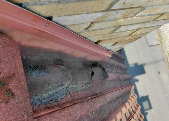 Oprava střechy (izolace) kolem komína