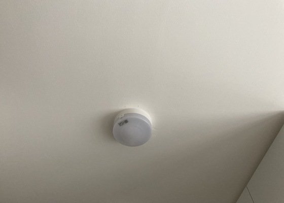Elektroopravy v bytě - ventilátor v koupelně, podlahové topení, pohybová čidla světel
