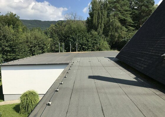 Renovace ploché asfaltové střechy