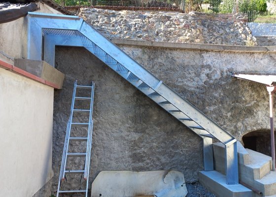 Výroba venkovního ocelového schodiště