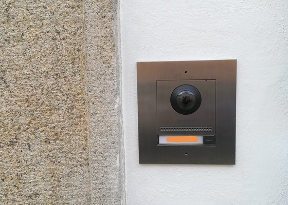 Instalace videozvonku v rodinném domě v centru Českých Budějovic