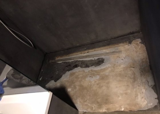 Oprava podlahy dvou sprchovych koutu