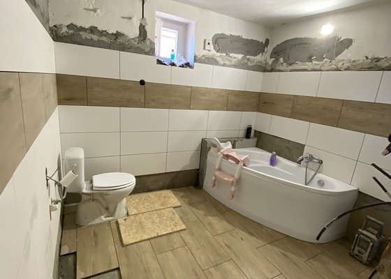 Nová podlaha a obklady v koupelně