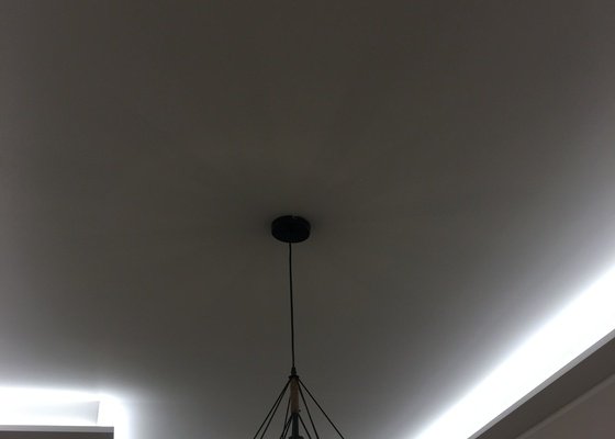 Sádrokartonový strop s osvětlením