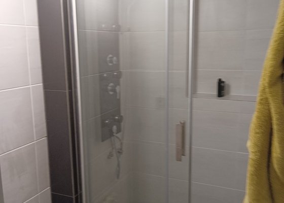 Obklad koupelny a dlažba- 1 místnost , obložit sprchový kout + celou koupelnu s dlažbou