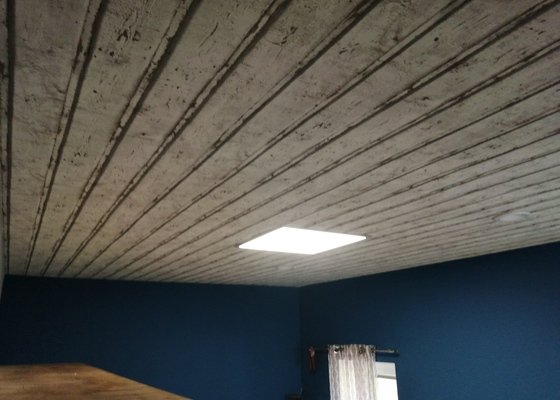 Nalepení tapety na strop